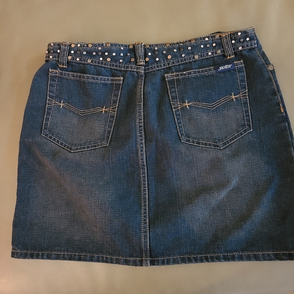 Lot (4) Denim Skirts - Juniors (sizes 1, 3, & 5/6) - Picture 6 of 9